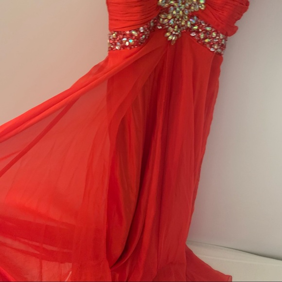 Gorgeous XS Red Halter Gown Prom - Picture 8 of 9